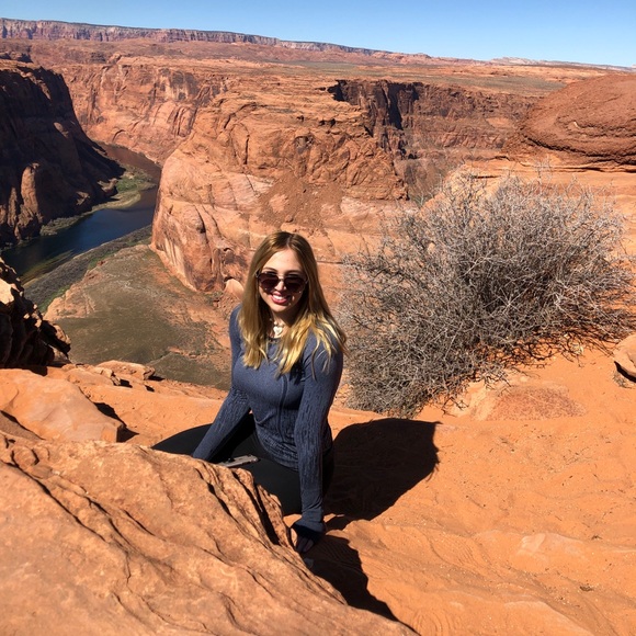 Meet your Posher, Madison - Picture 1 of 3